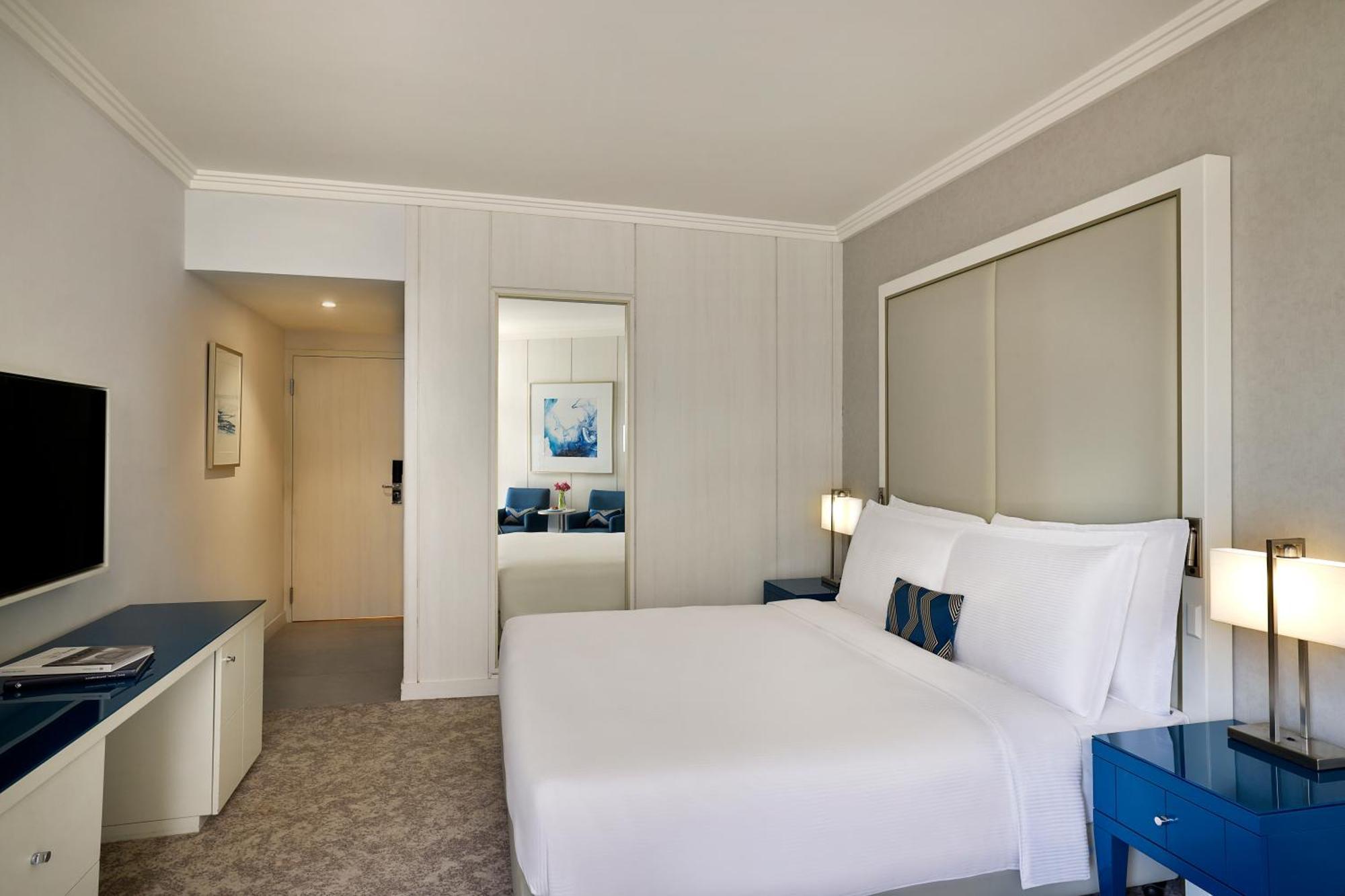 Guest Room Balcony King Bed