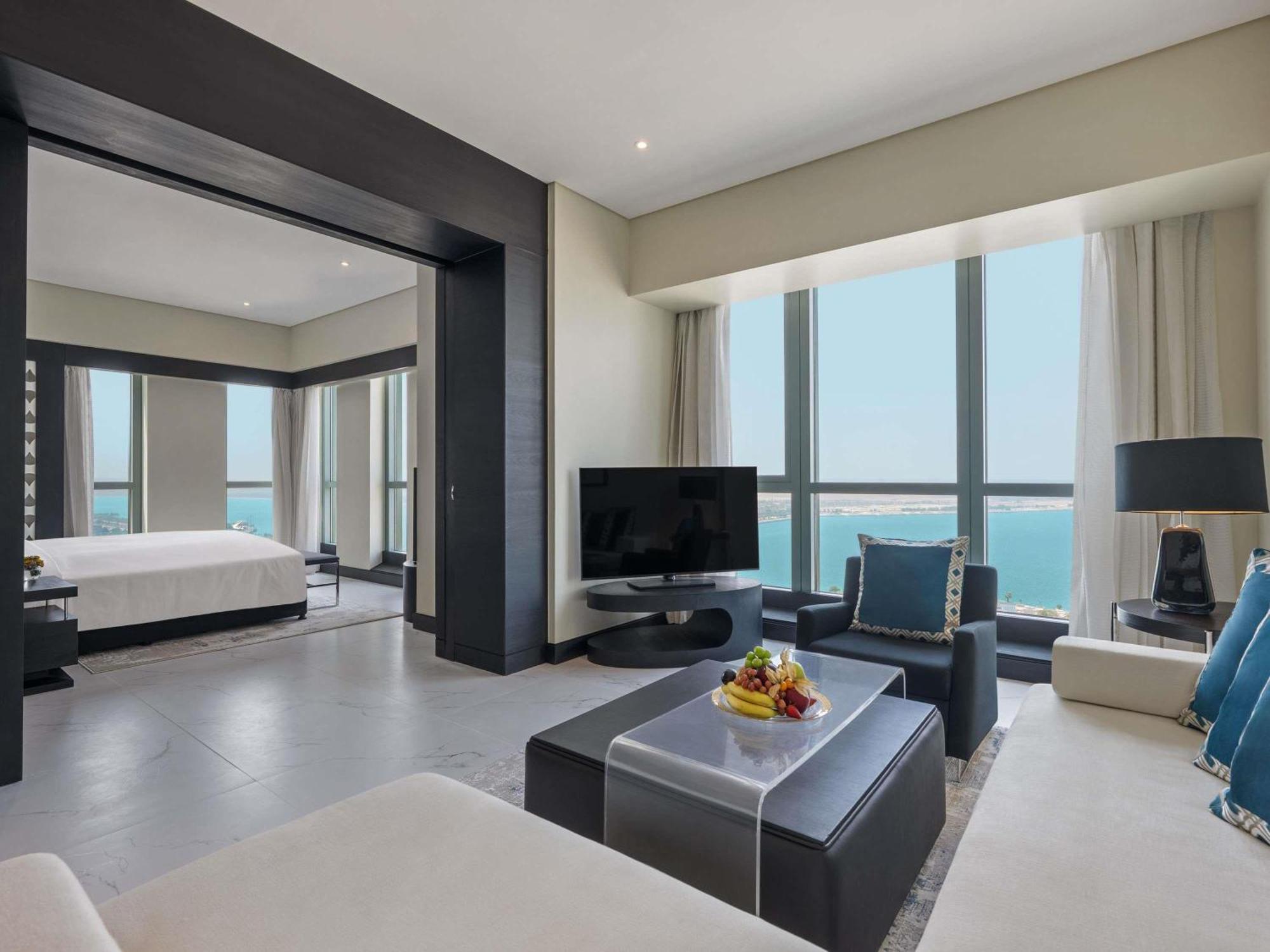 Prestige Suite met Toegang tot de Club en Uitzicht op Zee of de Stad